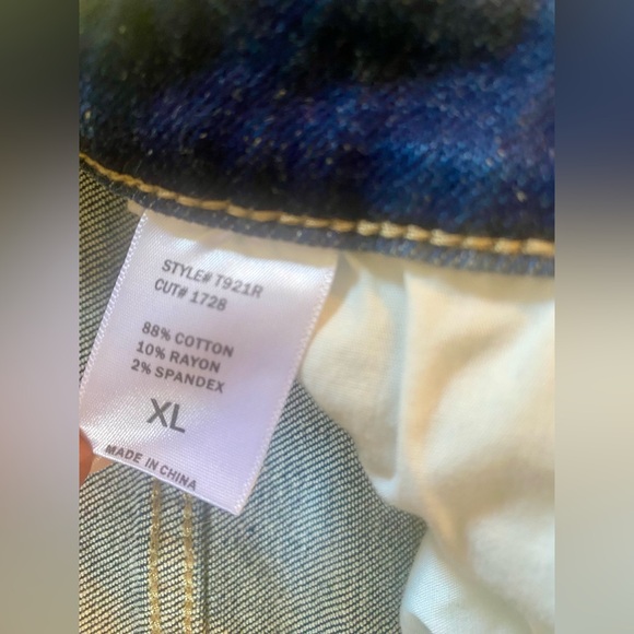 BACKROAD SONGS DISTRESSED HIGH WAISTED DARK WASH JEAN SHORTS, brand new - Picture 4 of 5